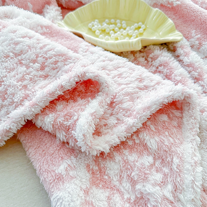 91家纺网 家纺一手货源 找家纺 枋梢家纺 2025新款ins风条纹阳离子提花保暖毛毯 樱粉