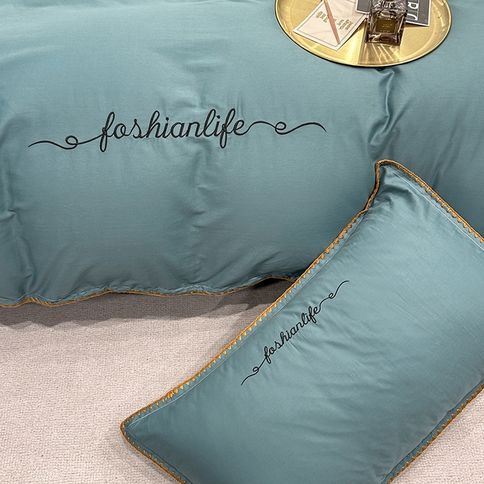 91家纺网 家纺一手货源 找家纺 2025新款13374全棉母婴级贝壳绣宽边枕套纯色刺绣三角针四件套全棉贡缎新疆长绒字母款 贝壳绣-摩卡绿