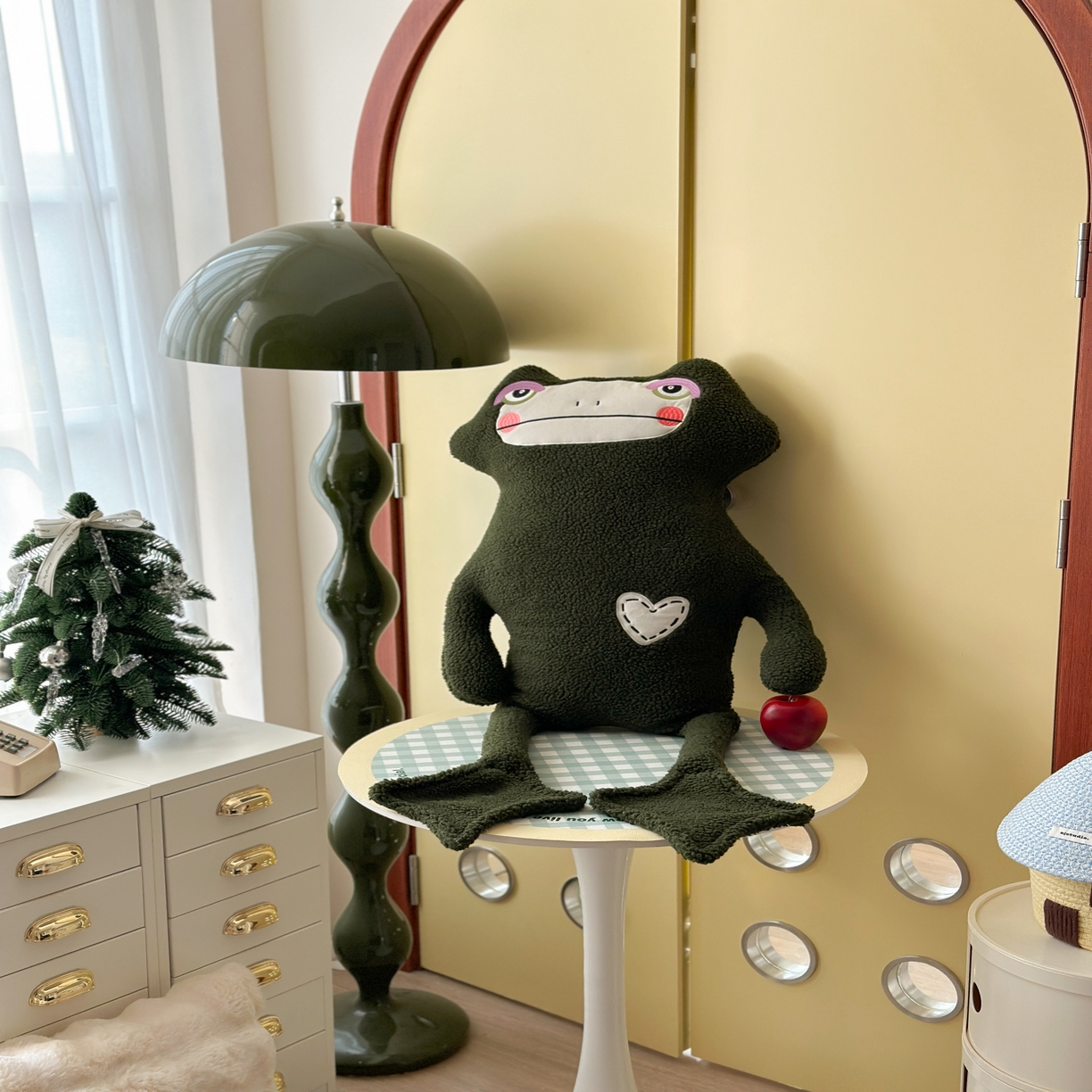 91家纺网 家纺一手货源 找家纺 美茉家居 2025新款三个小可爱异形抱枕 青蛙王子