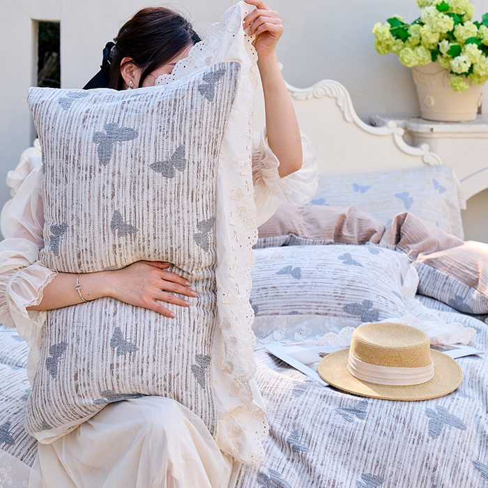 91家纺网 家纺一手货源 找家纺 久典家居 2025新款60S全棉纯棉色织三层纱空气层大提花四件套-蝶梦 蝶梦咖