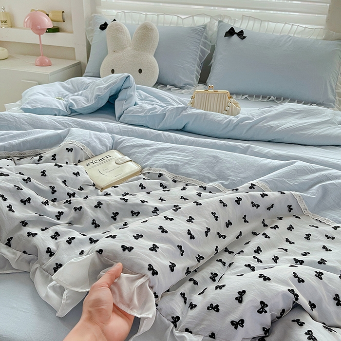 91家纺网 家纺一手货源 找家纺 梦之岛 2025新款韩版蝴蝶蕾丝水洗棉毛巾绣四件套 蝴蝶夏被-蓝