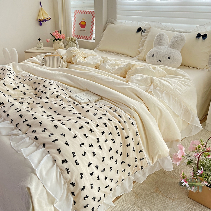 91家纺网 家纺一手货源 找家纺 梦之岛 2025新款韩版蝴蝶蕾丝水洗棉毛巾绣四件套 蝴蝶夏被-黄