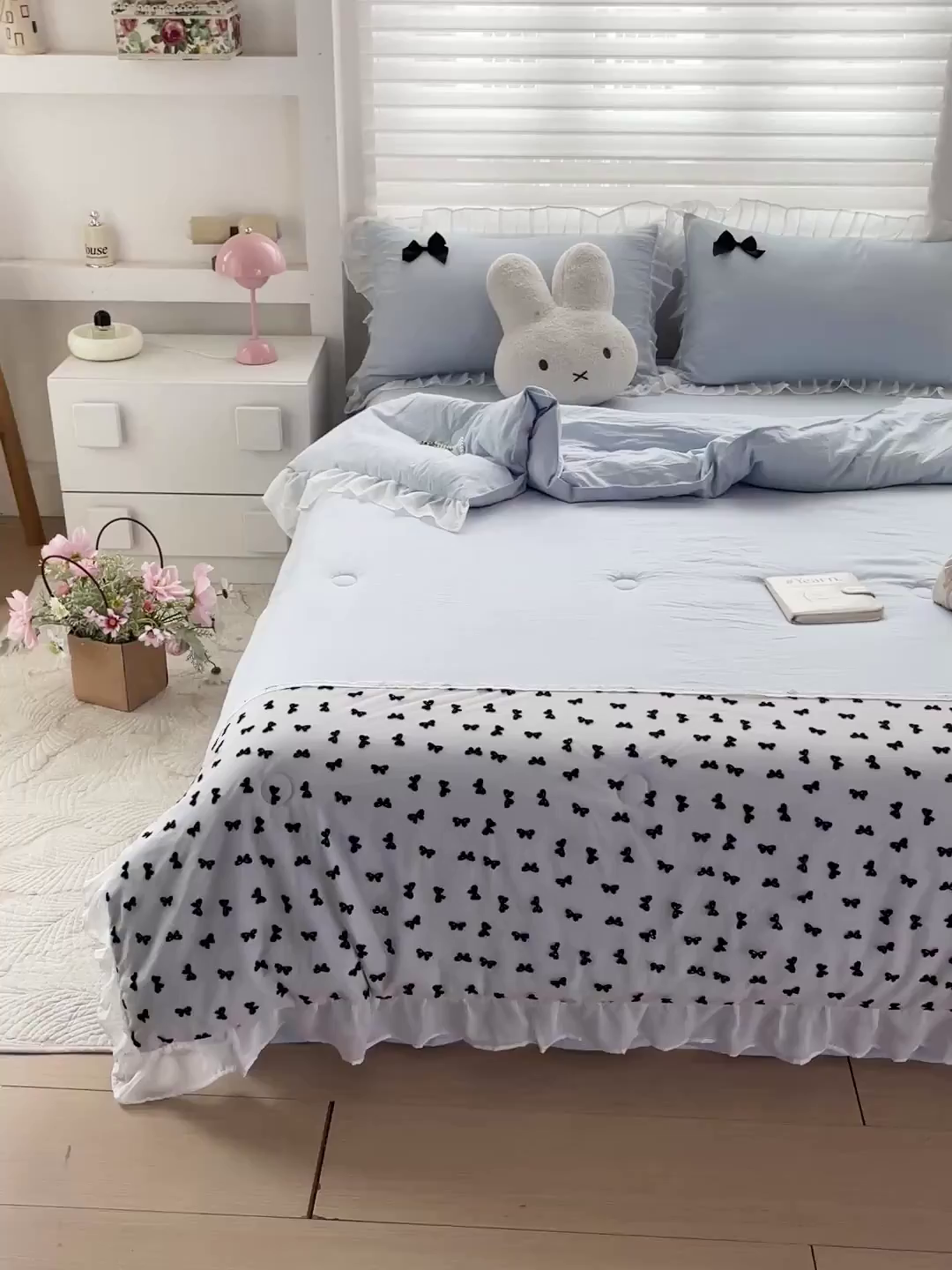 91家纺网 家纺一手货源 找家纺 梦之岛 2025新款韩版蝴蝶蕾丝水洗棉毛巾绣四件套 蝴蝶夏被-蓝