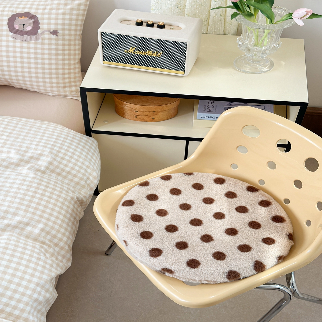 91家纺网 家纺一手货源 找家纺 美茉家居 2025新款兔毛绒波点坐垫 棕波咖