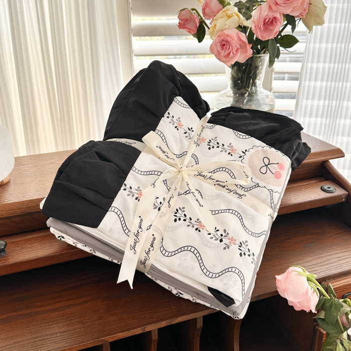 91家纺网 家纺一手货源 找家纺 芷凡家纺 2025新款皱皱云感棉赫本风韩式花边四件套 波纹