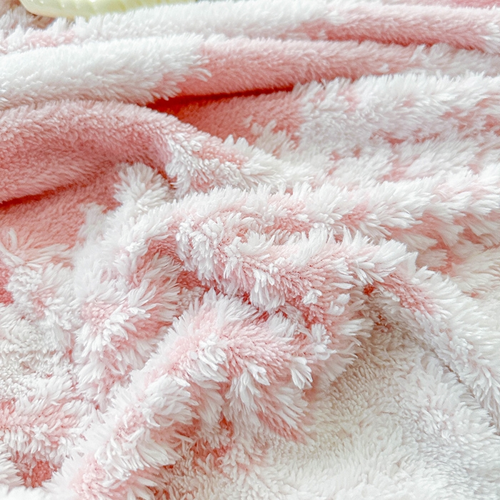 91家纺网 家纺一手货源 找家纺 枋梢家纺 2025新款ins风条纹阳离子提花保暖毛毯 樱粉