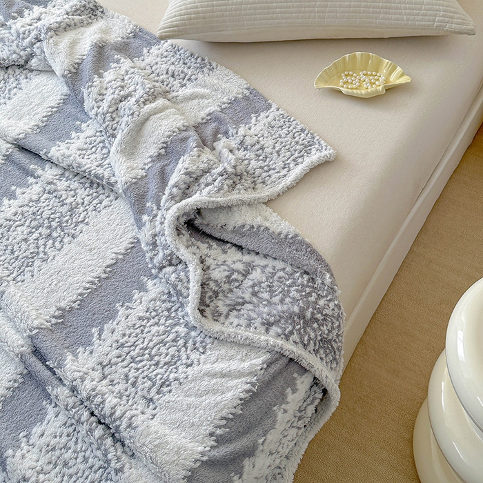 91家纺网 家纺一手货源 找家纺 枋梢家纺 2025新款ins风条纹阳离子提花保暖毛毯 静灰