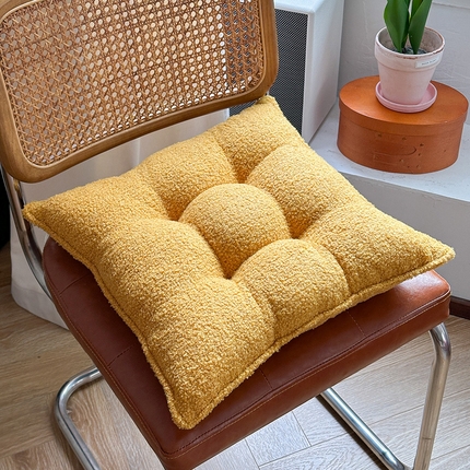 91家纺网 家纺一手货源 找家纺 美茉家居 2025新款泰迪绒方形坐垫 姜黄