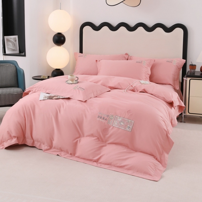 91家纺网 家纺一手货源 找家纺 优姿家纺2025新品高端加密全棉100支绣花宽边四件套 玫瑰花簇粉色