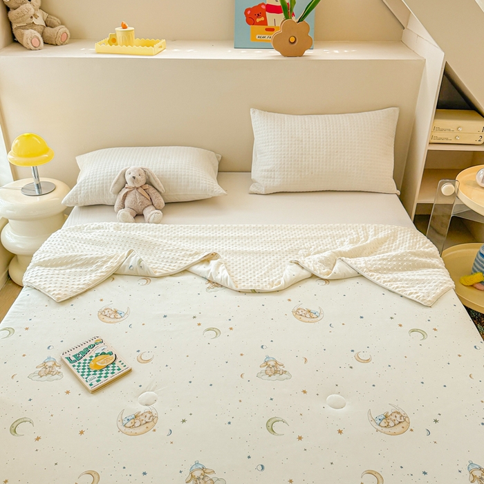 91家纺网 家纺一手货源 找家纺 米可 2025新款A类凉感丝冰豆豆夏凉被 月亮兔-米色