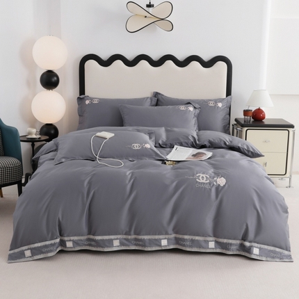 91家纺网 家纺一手货源 找家纺 优姿家纺2025新品高端加密全棉100支绣花宽边四件套 奢侈生活-深灰