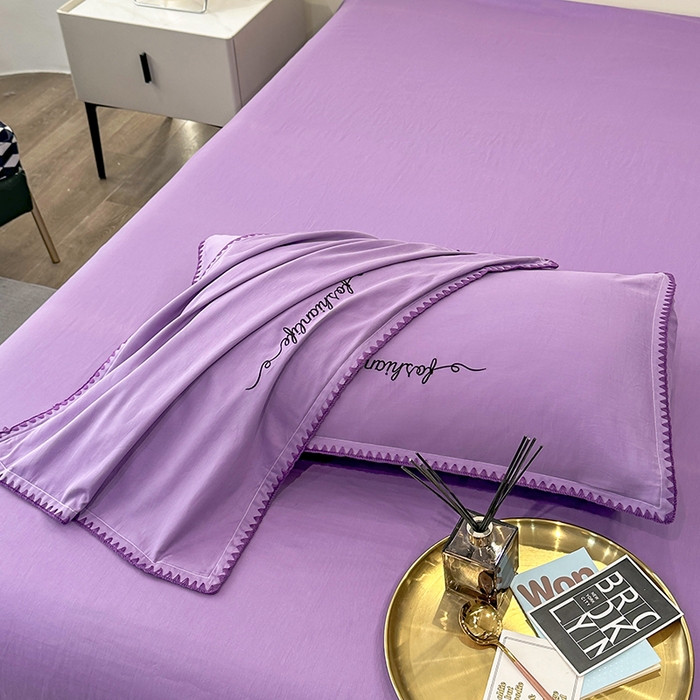 91家纺网 家纺一手货源 找家纺 2025新款13374全棉母婴级贝壳绣宽边枕套纯色刺绣三角针四件套全棉贡缎新疆长绒字母款 贝壳绣-典雅紫