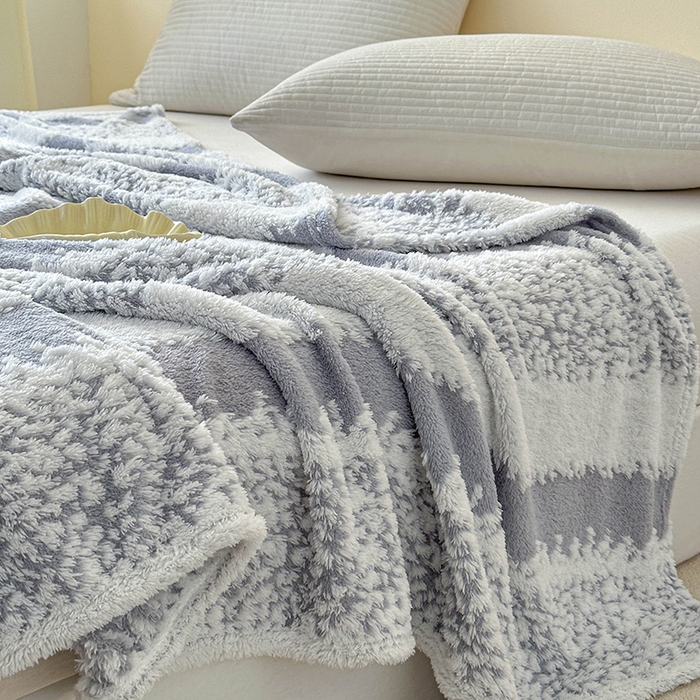 91家纺网 家纺一手货源 找家纺 （总）枋梢家纺 2025新款ins风条纹阳离子提花保暖毛毯