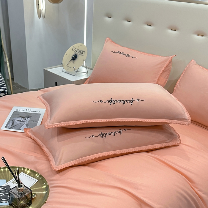 91家纺网 家纺一手货源 找家纺 2025新款13374全棉母婴级贝壳绣宽边枕套纯色刺绣三角针四件套全棉贡缎新疆长绒字母款 贝壳绣-玉颜粉