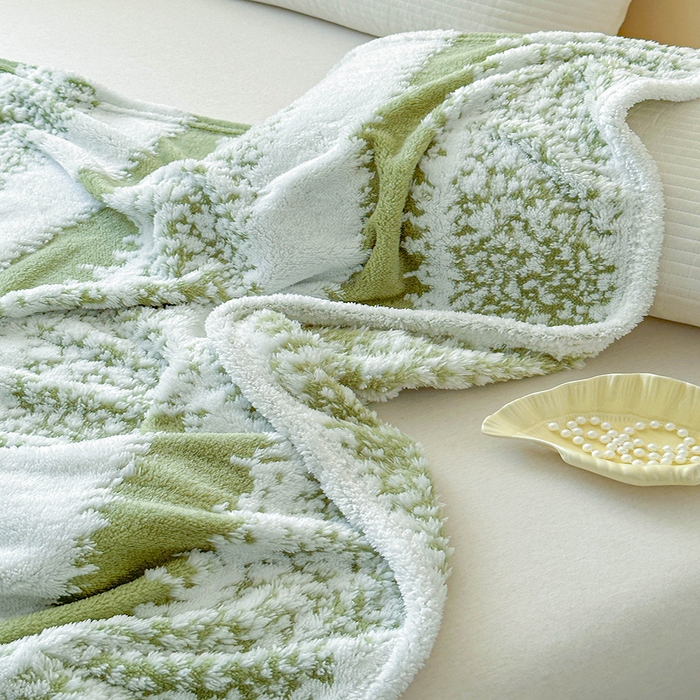 91家纺网 家纺一手货源 找家纺 枋梢家纺 2025新款ins风条纹阳离子提花保暖毛毯 绿影