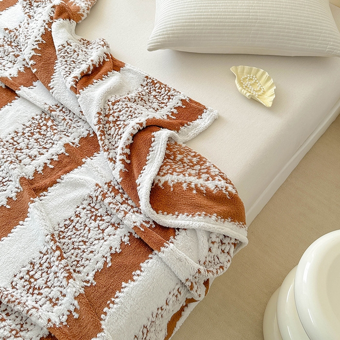 91家纺网 家纺一手货源 找家纺 枋梢家纺 2025新款ins风条纹阳离子提花保暖毛毯 韵咖