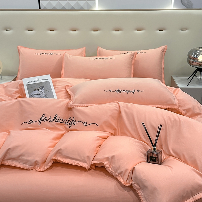 91家纺网 家纺一手货源 找家纺 2025新款13374全棉母婴级贝壳绣宽边枕套纯色刺绣三角针四件套全棉贡缎新疆长绒字母款 贝壳绣-玉颜粉