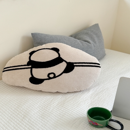 美茉家居 2025新款云朵绒异形抱枕 翻墙熊猫