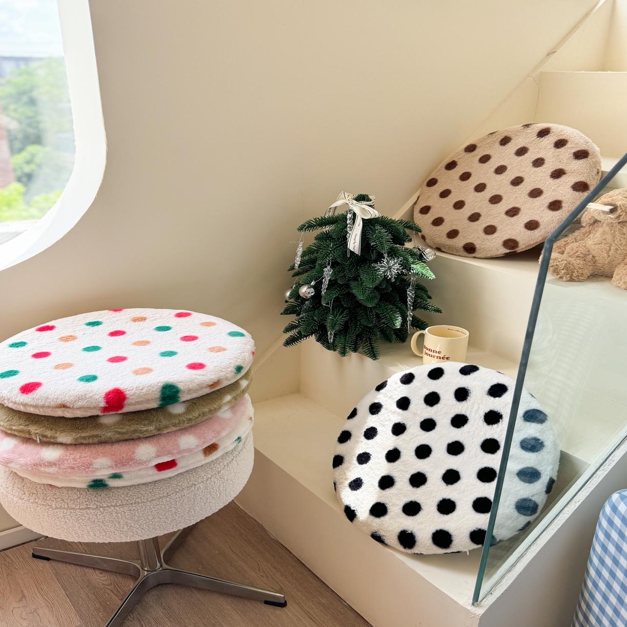 91家纺网 家纺一手货源 找家纺 （总）美茉家居 2025新款兔毛绒波点坐垫