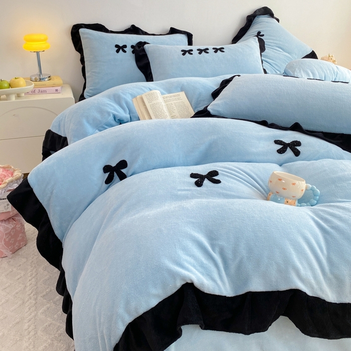 91家纺网 家纺一手货源 找家纺 梦莱斯2025新款黑边绣花牛奶绒四件套 蝴蝶结-蓝