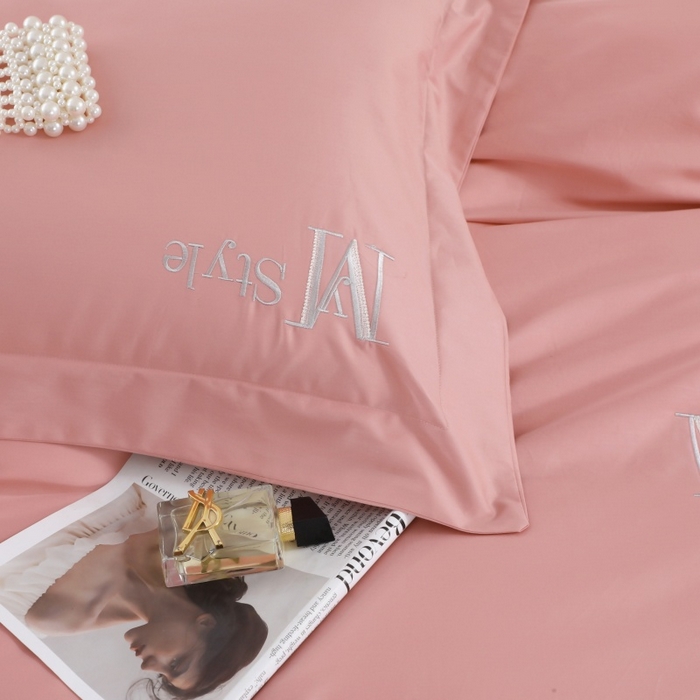 91家纺网 家纺一手货源 找家纺 优姿家纺2025新品高端加密全棉100支绣花宽边四件套 淡雅生活-粉色