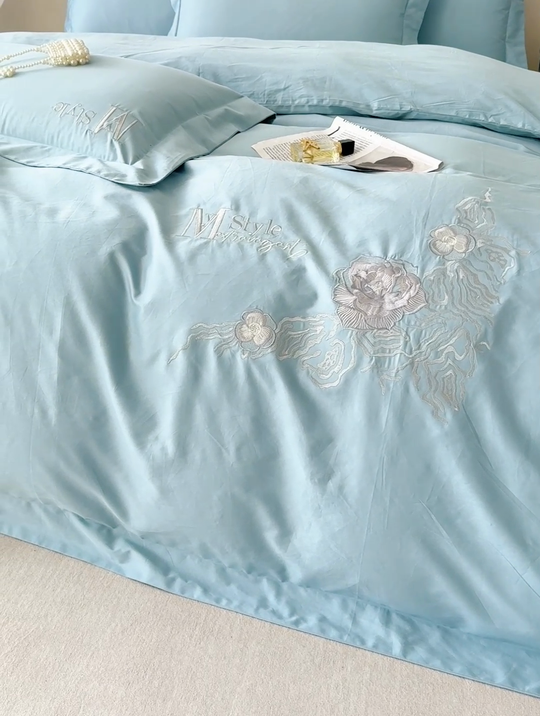 91家纺网 家纺一手货源 找家纺 优姿家纺2025新品高端加密全棉100支绣花宽边四件套 淡雅生活-天蓝