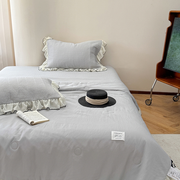 91家纺网 家纺一手货源 找家纺 琳可家居 2025新款雪精灵系列兰精天丝凉感床盖三件套 素雅灰