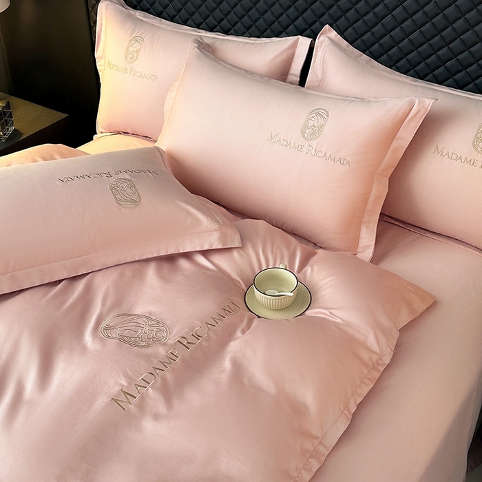 91家纺网 家纺一手货源 找家纺 梦莱斯2025新款长绒棉刺绣轻奢系列四件套 月夕粉