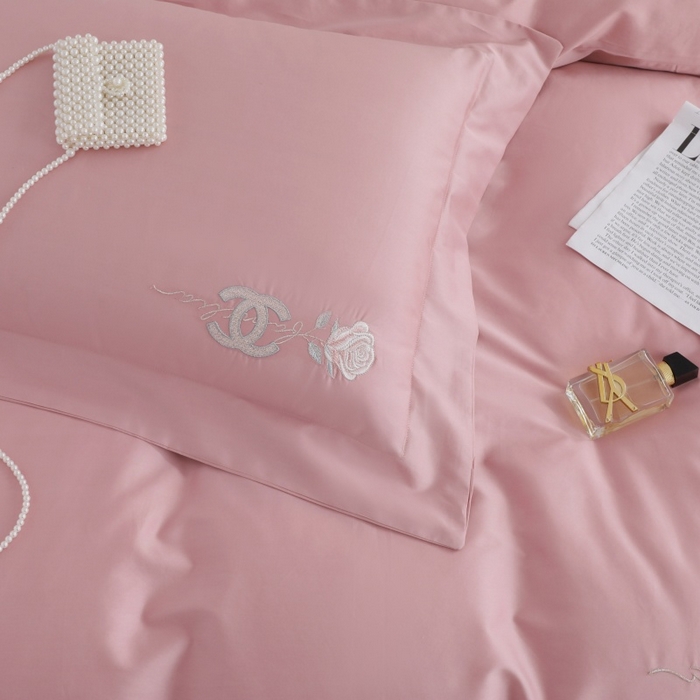 91家纺网 家纺一手货源 找家纺 优姿家纺2025新品高端加密全棉100支绣花宽边四件套 奢侈生活-粉色