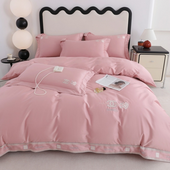 91家纺网 家纺一手货源 找家纺 优姿家纺2025新品高端加密全棉100支绣花宽边四件套 奢侈生活-粉色