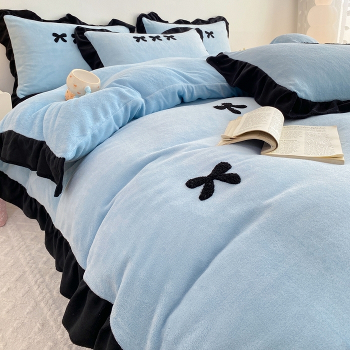 91家纺网 家纺一手货源 找家纺 梦莱斯2025新款黑边绣花牛奶绒四件套 蝴蝶结-蓝