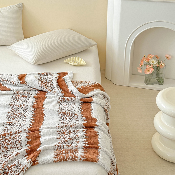 91家纺网 家纺一手货源 找家纺 枋梢家纺 2025新款ins风条纹阳离子提花保暖毛毯 韵咖