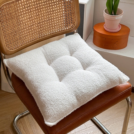 91家纺网 家纺一手货源 找家纺 美茉家居 2025新款泰迪绒方形坐垫 米白