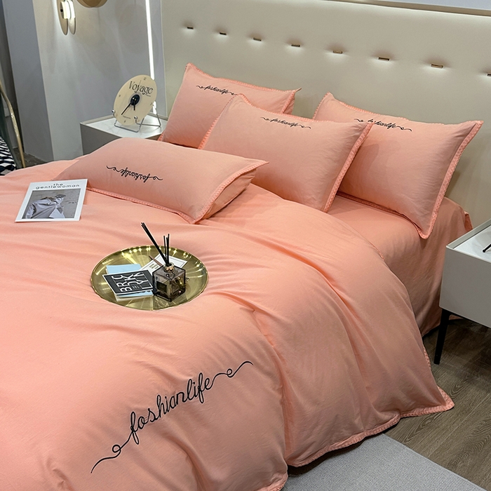 91家纺网 家纺一手货源 找家纺 2025新款13374全棉母婴级贝壳绣宽边枕套纯色刺绣三角针四件套全棉贡缎新疆长绒字母款 贝壳绣-玉颜粉