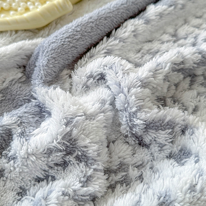 91家纺网 家纺一手货源 找家纺 （总）枋梢家纺 2025新款ins风条纹阳离子提花保暖毛毯