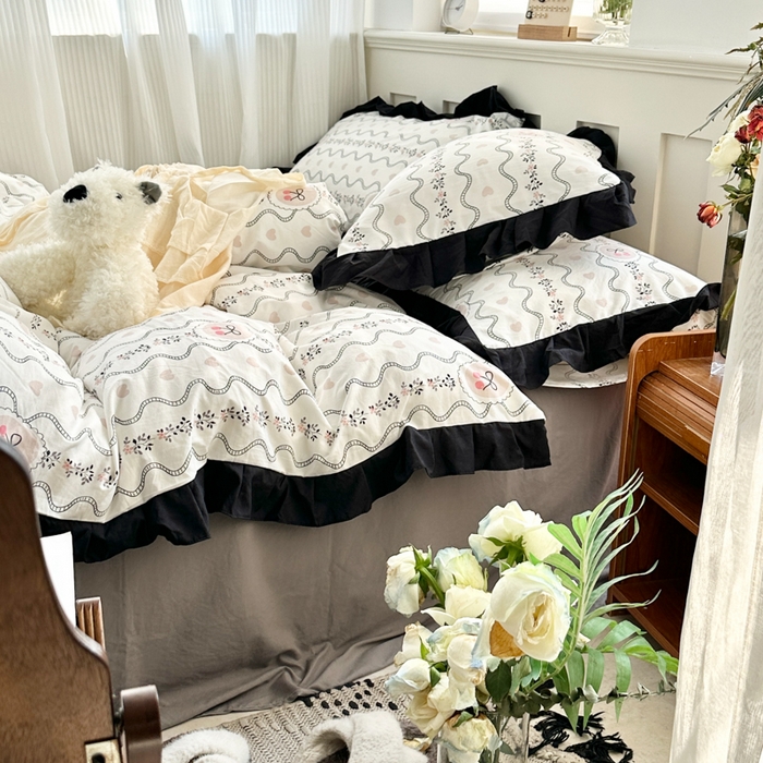 91家纺网 家纺一手货源 找家纺 芷凡家纺 2025新款皱皱云感棉赫本风韩式花边四件套 波纹