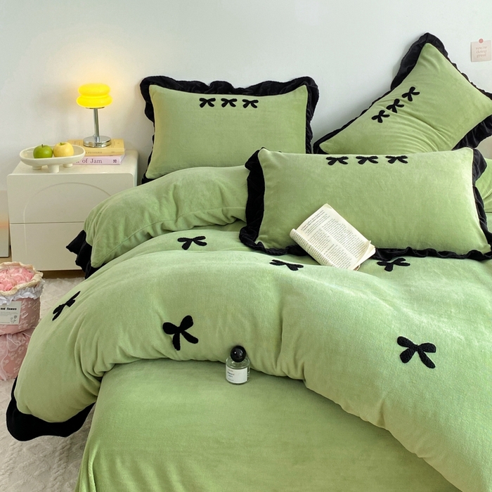 91家纺网 家纺一手货源 找家纺 梦莱斯2025新款黑边绣花牛奶绒四件套 蝴蝶结-绿