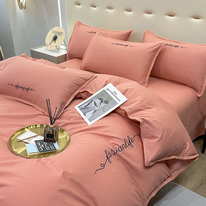 91家纺网 家纺一手货源 找家纺 2025新款13374全棉母婴级贝壳绣宽边枕套纯色刺绣三角针四件套全棉贡缎新疆长绒字母款 贝壳绣-奶油粉