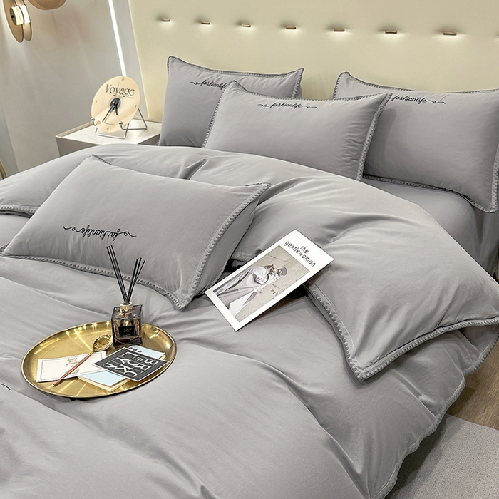 91家纺网 家纺一手货源 找家纺 2025新款13374全棉母婴级贝壳绣宽边枕套纯色刺绣三角针四件套全棉贡缎新疆长绒字母款 贝壳绣-绅士灰