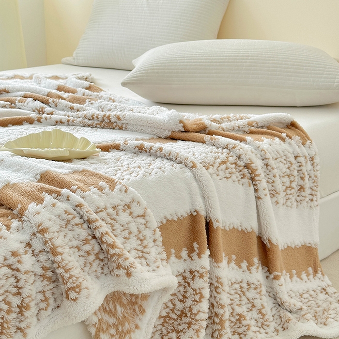 91家纺网 家纺一手货源 找家纺 枋梢家纺 2025新款ins风条纹阳离子提花保暖毛毯 暖棕