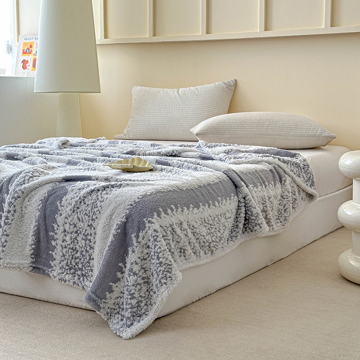 91家纺网 家纺一手货源 找家纺 枋梢家纺 2025新款ins风条纹阳离子提花保暖毛毯 静灰