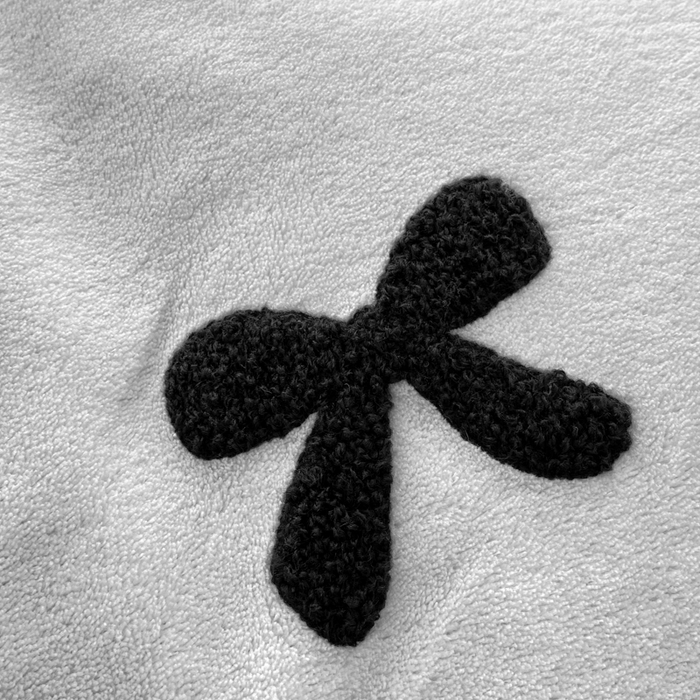 91家纺网 家纺一手货源 找家纺 梦莱斯2025新款黑边绣花牛奶绒四件套 蝴蝶结-灰