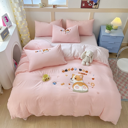 91家纺网 家纺一手货源 找家纺 青螺家纺 2025春夏新款云朵棉毛巾绣卡通可爱三件套四件套学生套件 萌柯基 粉小格