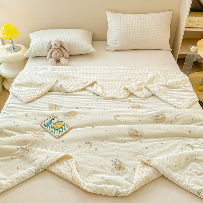 91家纺网 家纺一手货源 找家纺 米可 2025新款A类凉感丝冰豆豆夏凉被 月亮兔-米色