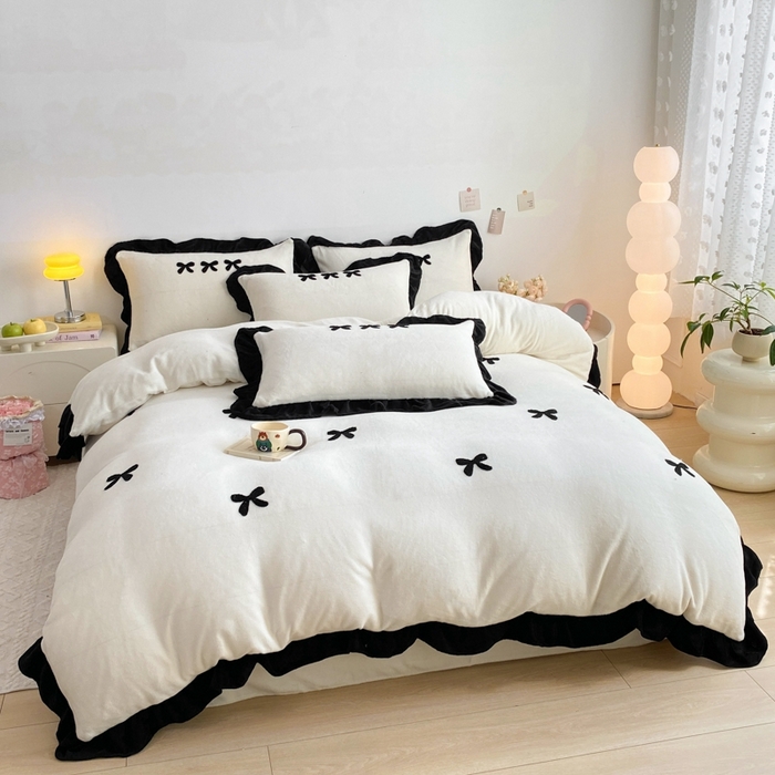 91家纺网 家纺一手货源 找家纺 梦莱斯2025新款黑边绣花牛奶绒四件套 蝴蝶结-白