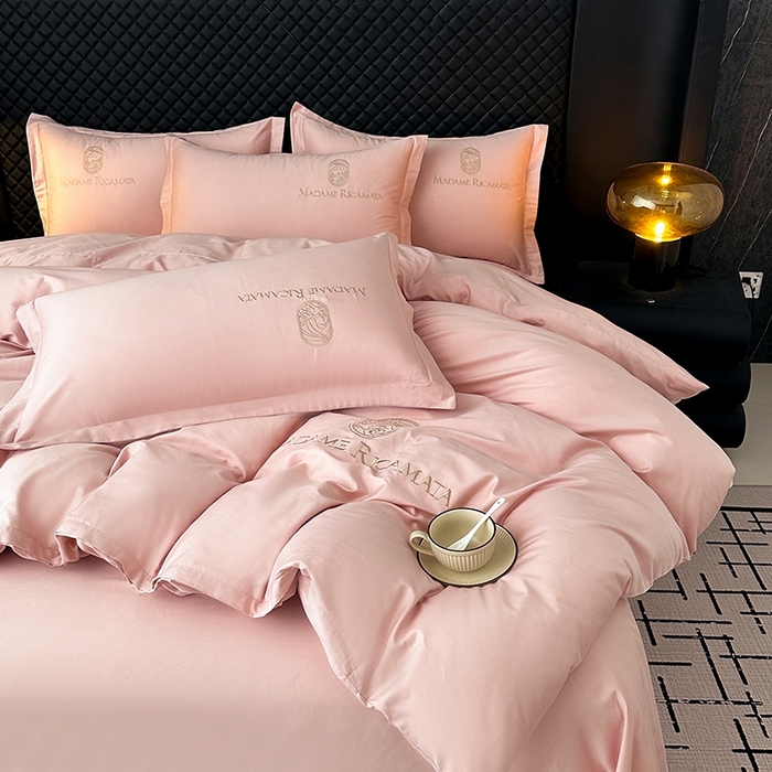 91家纺网 家纺一手货源 找家纺 梦莱斯2025新款长绒棉刺绣轻奢系列四件套 月夕粉