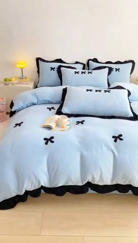 91家纺网 家纺一手货源 找家纺 梦莱斯2025新款黑边绣花牛奶绒四件套 蝴蝶结-蓝