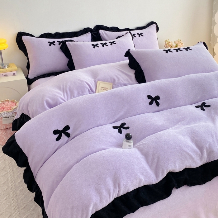 91家纺网 家纺一手货源 找家纺 梦莱斯2025新款黑边绣花牛奶绒四件套 蝴蝶结-紫