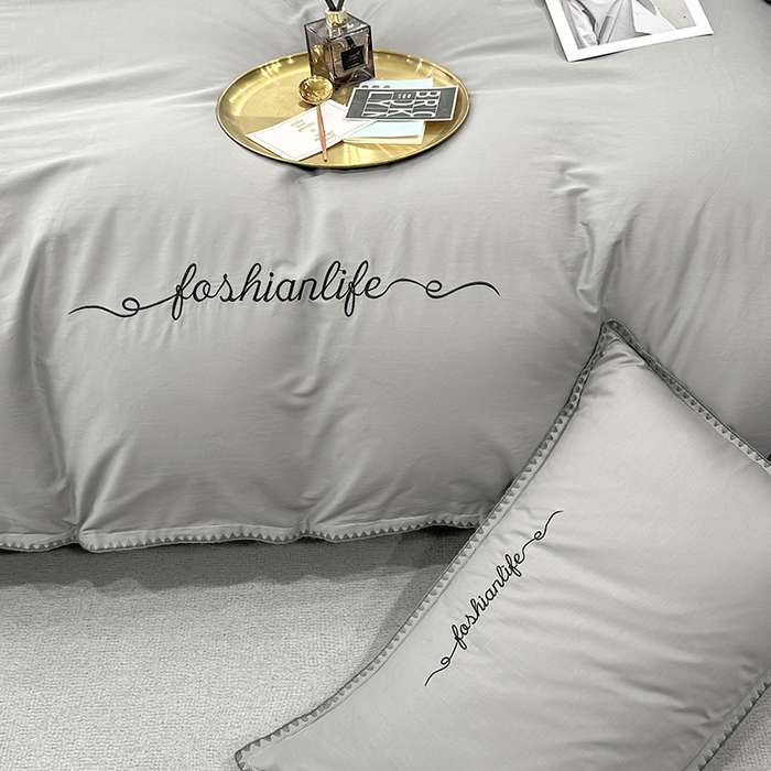 91家纺网 家纺一手货源 找家纺 2025新款13374全棉母婴级贝壳绣宽边枕套纯色刺绣三角针四件套全棉贡缎新疆长绒字母款 贝壳绣-绅士灰