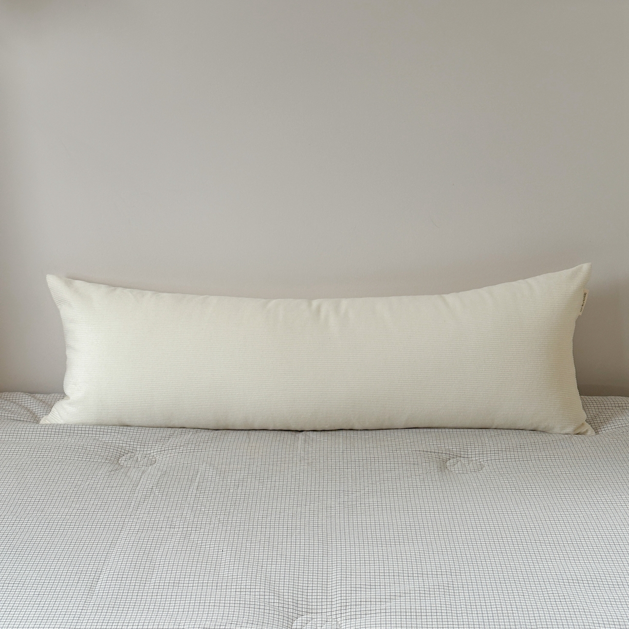 91家纺网 家纺一手货源 找家纺 美茉家居 2025新款灯芯绒长枕 月光白